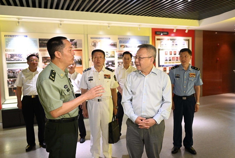 沈晓明：深化军地交流合作 加快科研成果转化 为实现“三高四新米乐 M6米乐”美好蓝图注入强劲动能(图1)