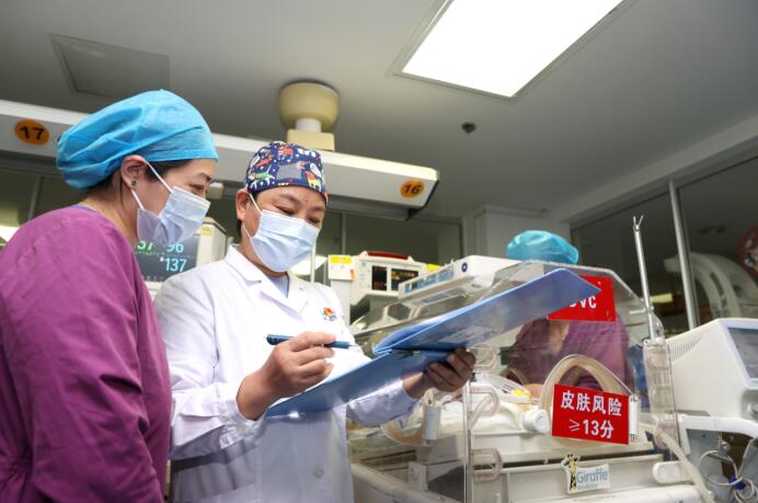“安徽省最美护士”鲁琦：每一秒都是生命 每一米乐M6 米乐秒都是责任(图1)