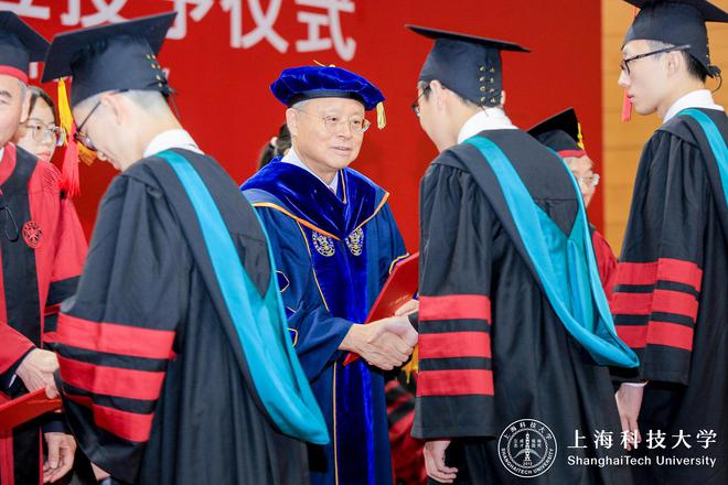 米乐 M6米乐上海科技大学建校十年今年毕业生迎“两个首次”(图1)