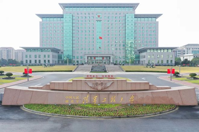 米乐M6 米乐填报志愿提醒：军校对身高、体重、文身和视力有明确要求(图1)