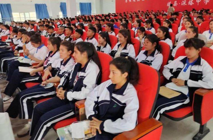 【原创】中国孔子基金会携手深圳崇德动漫向喀什公益捐赠350万元教学物资米乐 M6米乐(图3)