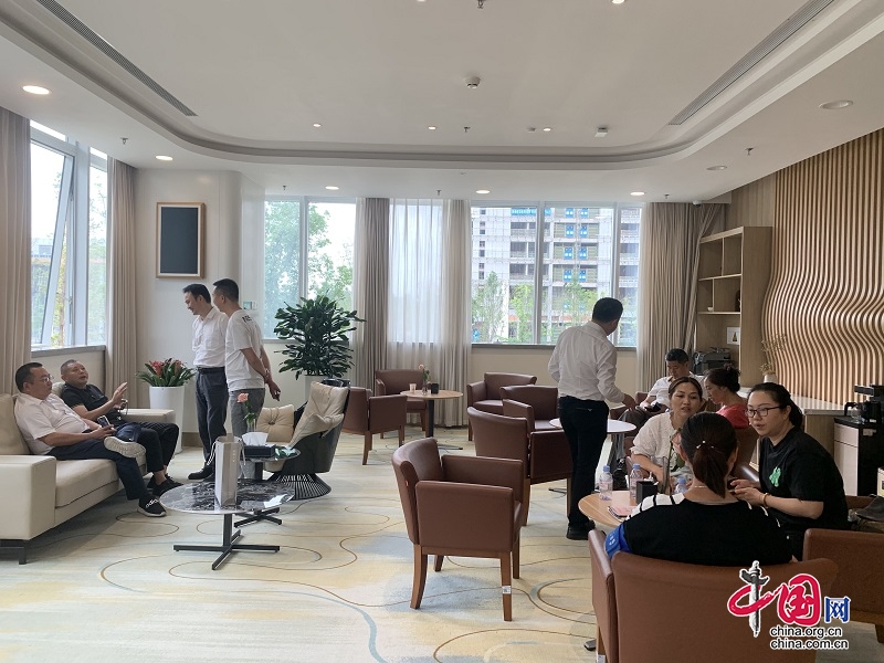 服务体验大升级 健康体米乐M6 米乐检暖人心 人保寿险四川省分公司成功开展VIP客户体检活动(图3)