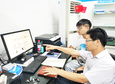 米乐 M6米乐陶海升：甘为人梯 助学生更上层楼(图1)