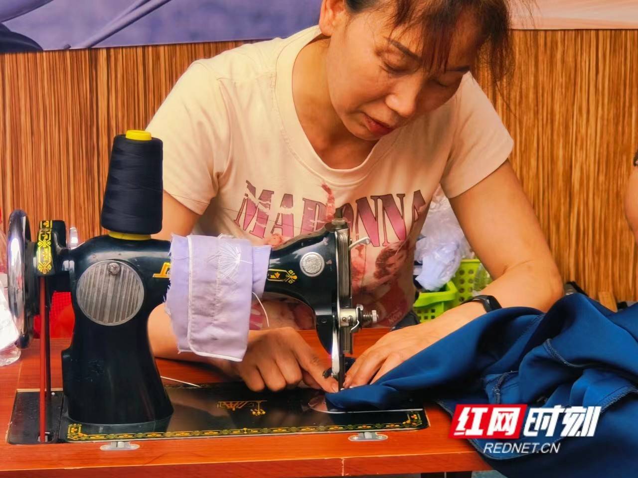 长沙东澜湾社区：360志愿服务集市 在家门口感受“老长沙”的惬意米乐M6 米乐(图2)