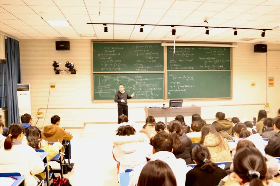 榜样师大人 费明稳：数学研究的淘金者醉心科研的解米乐M6 米乐题人(图2)