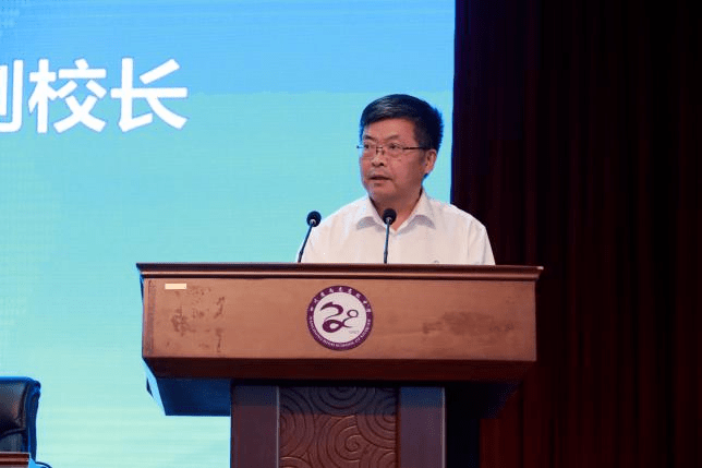 米乐 M6米乐聚焦三新”改革 落地大单元”教学——南充高中第十六届教育科研论坛(图3)