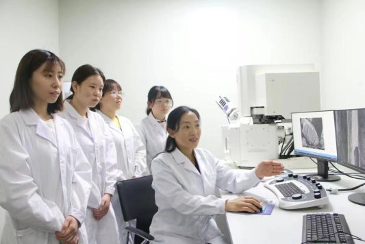 米乐 M6米乐济南大学颜梅教授：以高质量的教学科研推动学校高质量发展(图2)