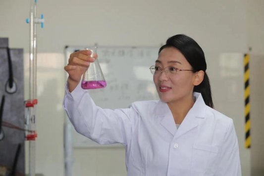 米乐 M6米乐济南大学颜梅教授：以高质量的教学科研推动学校高质量发展(图1)