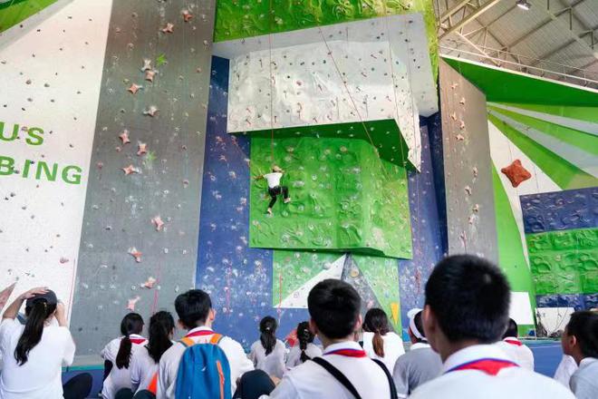 米乐 M6米乐这个体验营火热开营！大中小学生携手奥运冠军探索体育魅力(图5)