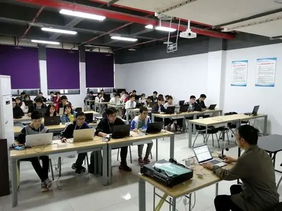 米乐 M6米乐重庆理工大学王华秋：做科研与教学之间的“摆渡人”(图1)