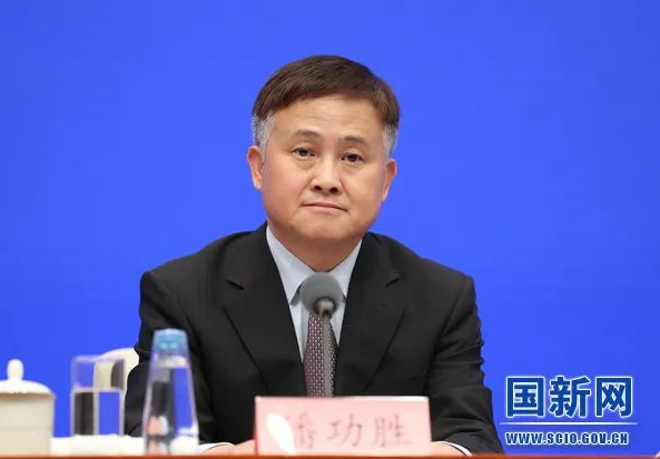 米乐M6 米乐新闻8点见丨高温下他们坚守岗位；潘功胜任央行党委书记(图6)