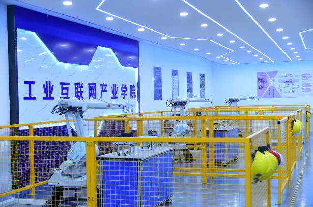 高校+基地米乐 M6米乐+产业 郑州城市职业学院如何实现专业设置与产业需求“同频共振”(图4)
