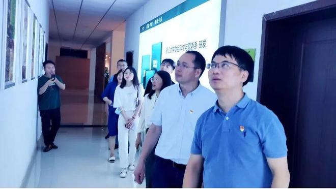 米乐M6 米乐浙江经贸职业技术学院合作经济学院实践教学基地授牌仪式在浙茶集团兴合科技公司顺利举办(图2)