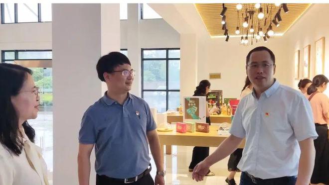 米乐M6 米乐浙江经贸职业技术学院合作经济学院实践教学基地授牌仪式在浙茶集团兴合科技公司顺利举办(图5)
