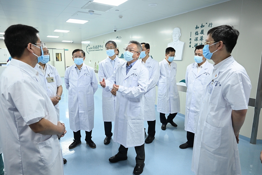 沈晓明赴中南大学调研：坚持创新驱动发米乐M6 米乐展 推进科研成果转化(图4)