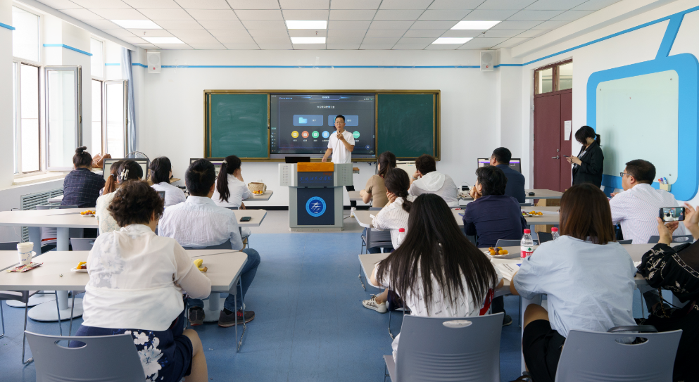 米乐 M6米乐新形势下高校大学外语教学改革与创新研讨会在黑龙江东方学院举行(图2)