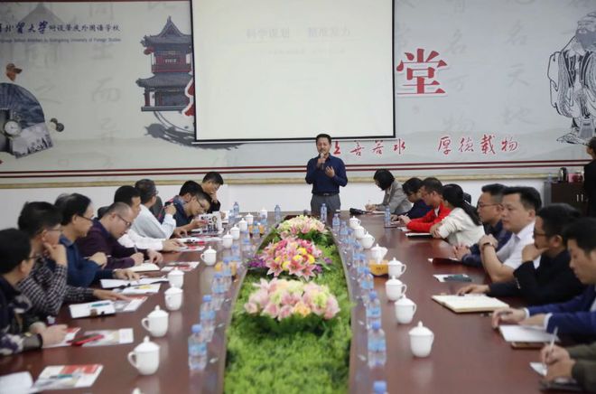 教研活动鼎湖中学廖晓林校长一米乐 M6米乐行莅临我校参观交流(图1)