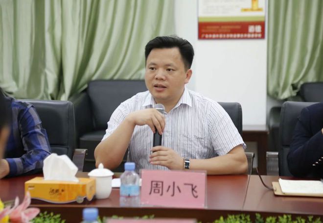 教研活动鼎湖中学廖晓林校长一米乐 M6米乐行莅临我校参观交流(图4)