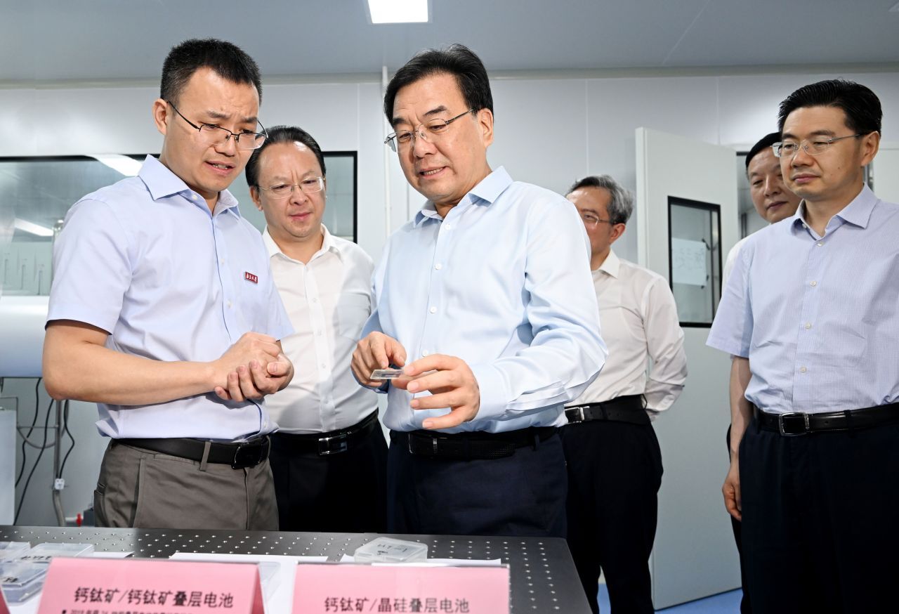 米乐 M6米乐信长星在南京大学调研时指出 加快建设中国特色世界一流的“第一个南大” 更好支撑推动中国式现代化江苏新实践(图3)