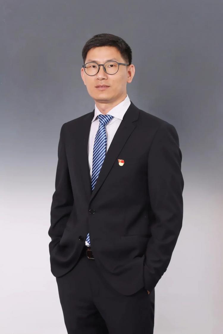 米乐 M6米乐学习榜样力量 努力做好一颗小小螺丝钉 ——记我校物流管理教研室和办公室党支部书记夏良杰(图1)