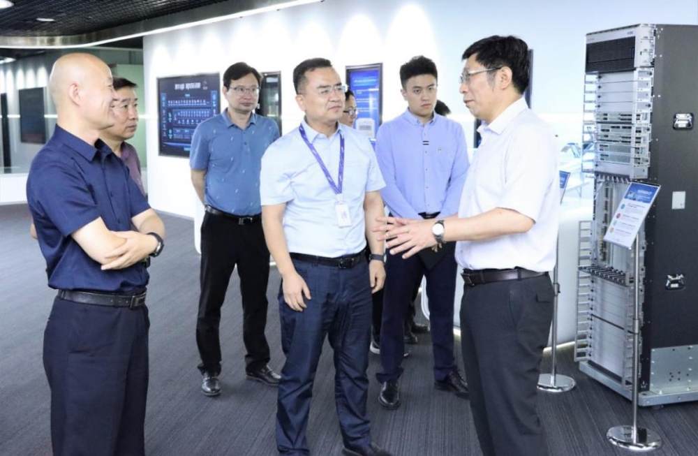 加速产教融合创新：北京工业职业技米乐 M6米乐术学院与新华三战略签约顺利举行(图1)