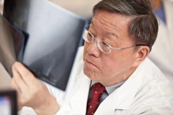 将石氏伤科发扬光大 国医大师施杞教授从医执教60周年学术研讨会召开米乐 M6米乐(图1)