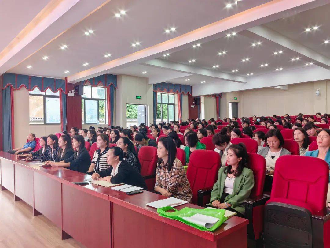 教育教研 聚焦学科专业 助力教师成米乐 M6米乐长(图1)