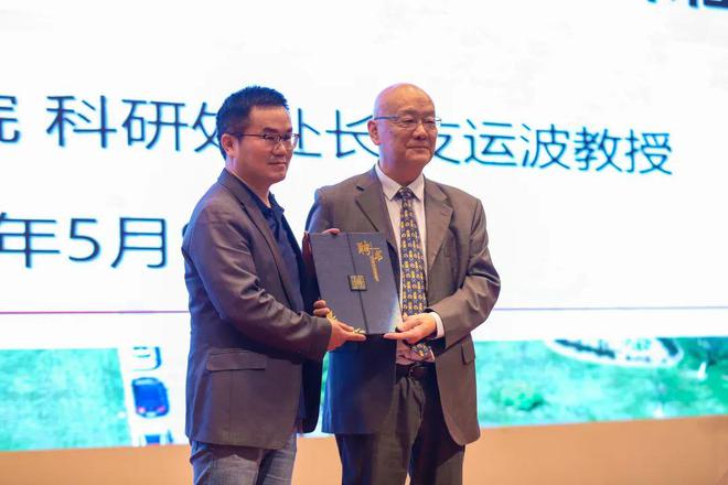 教学科研｜学术讲座“科研项目与上海市米乐 M6米乐一流课程申报”(图1)