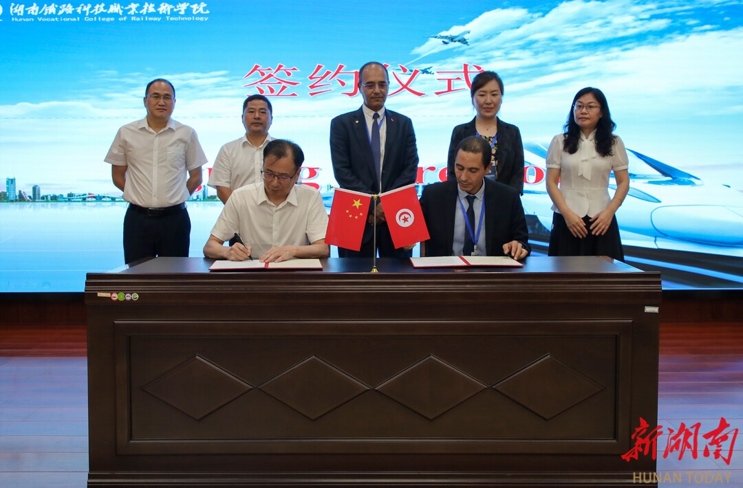 米乐M6 米乐共话国际化办学 北非高校代表团到铁科职院交流访问(图3)