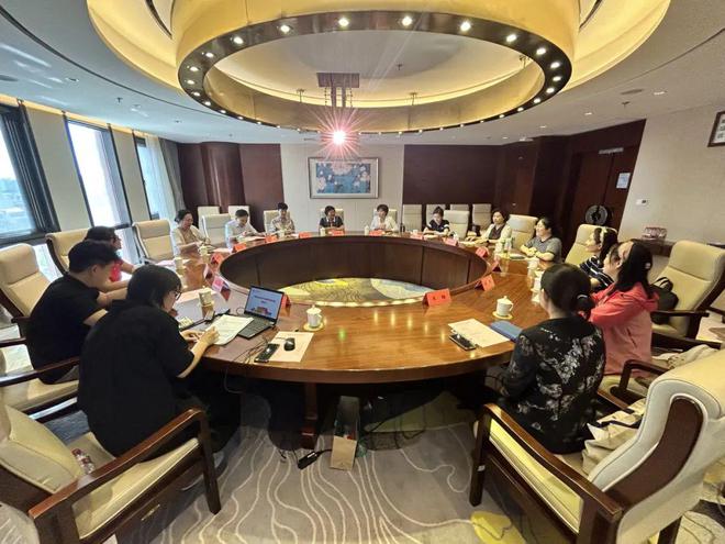 米乐 M6米乐区妇联党组书记、主席吕绘带队到中国宋庆龄青少年科技文化交流中心调研(图2)