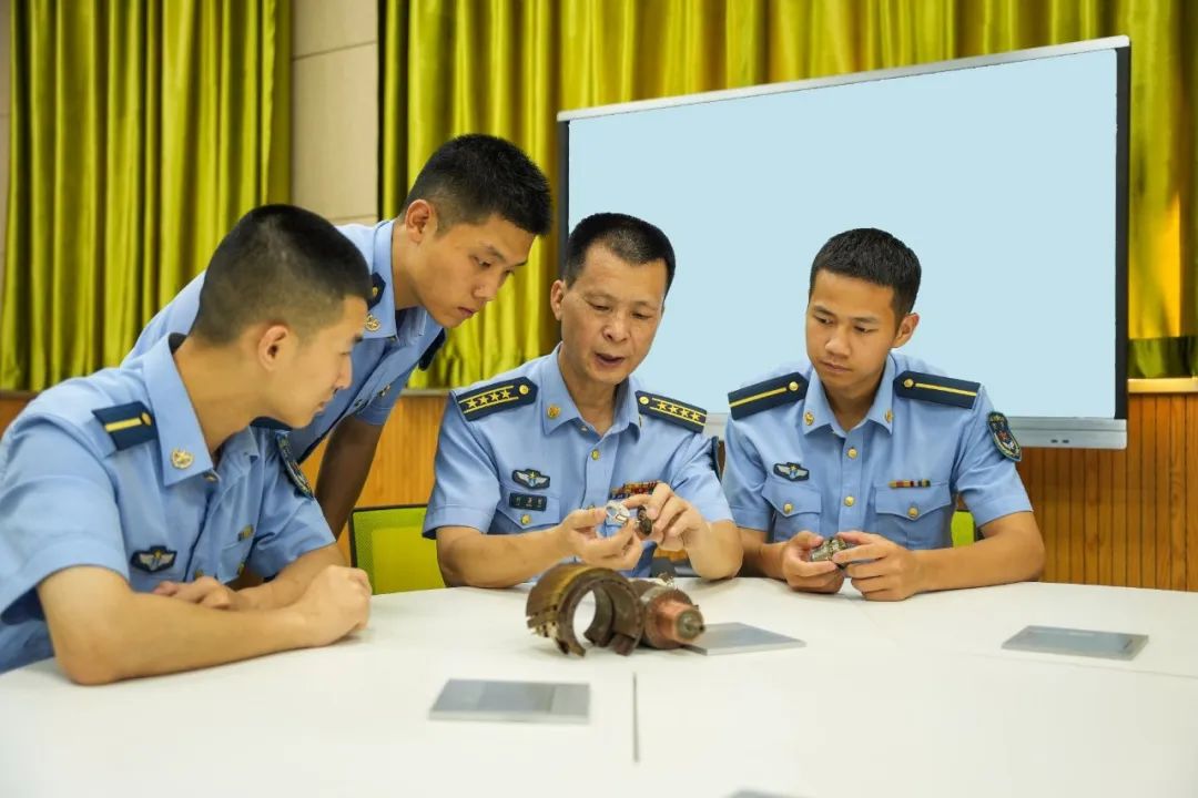 从机务兵到电气工程一级学米乐M6 米乐科带头人他始终坚持着两件事(图1)