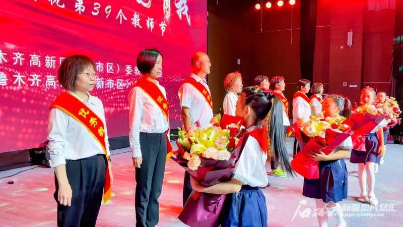 新疆：人才引领驱动 打造高质量教师队伍米乐M6 米乐(图2)