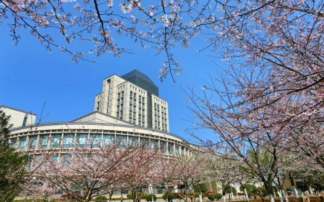 米乐 M6米乐江南大学怎么样？如诗如画江南缩影！(图1)