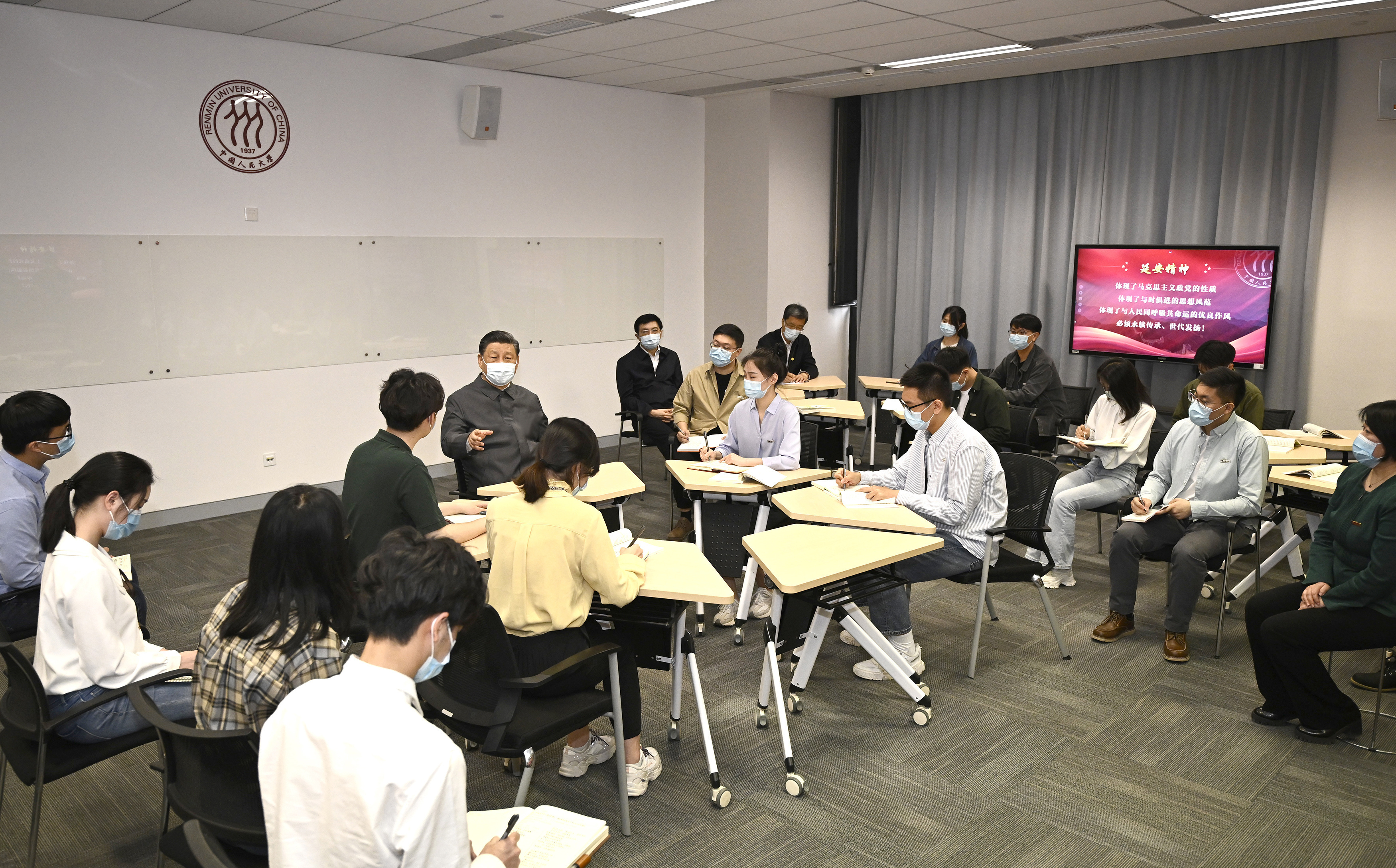 教导丨“让爱国主义精神代代相传、发米乐M6 米乐扬光大”(图2)