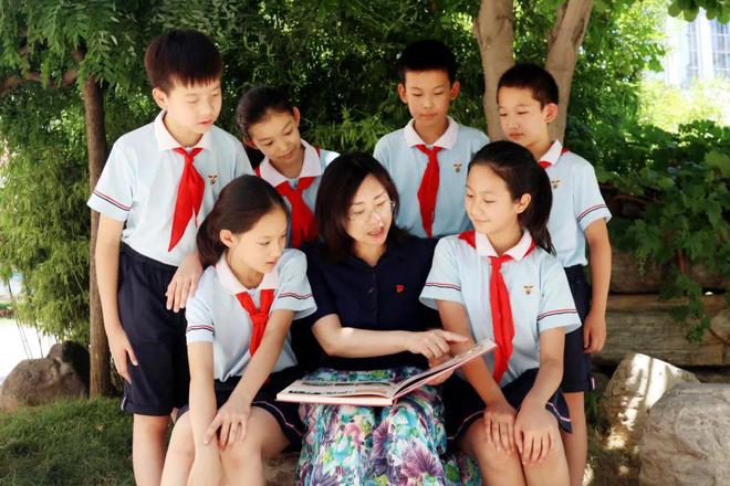 教育数字化丨北京市西城区奋斗小学：科技助力教学让数字化融入点滴之中米乐 M6米乐(图2)