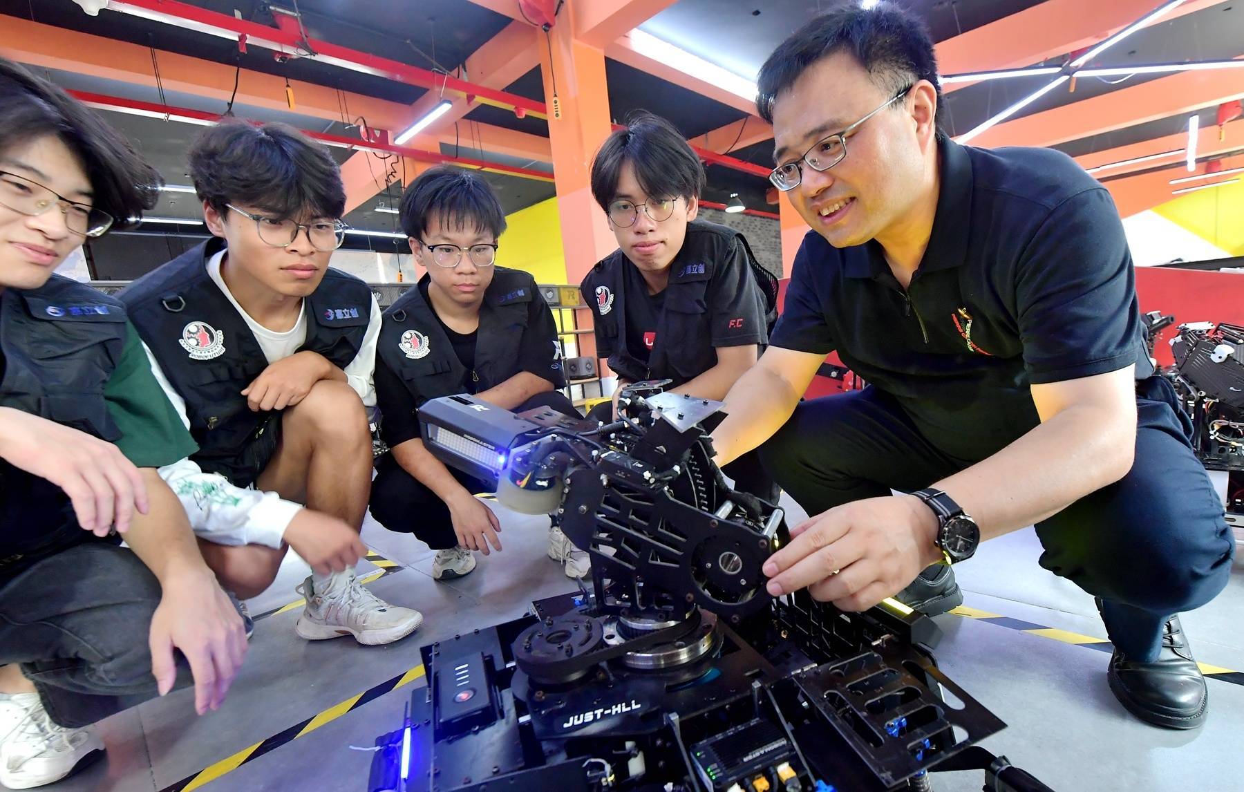 你的样子米乐 M6米乐叶宏武：从职高生到教高职生的教授的“逆袭”之路(图1)