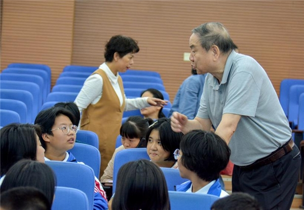 守护光明未来！国际眼科学科学院赵堪兴院士到漳米乐M6 米乐平开展眼健康科普讲座(图2)