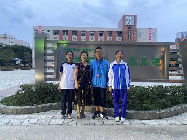 扎根讲台三十余载用爱书写无悔米乐M6 米乐青春(图1)