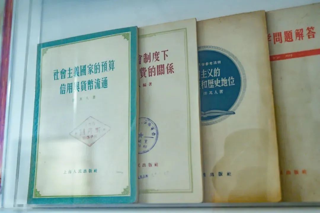 米乐M6 米乐纪念、传承!复旦校园里他的雕像揭幕(图2) 米乐M6 米乐纪念、传承!复旦校园里他的雕像揭幕(图2)