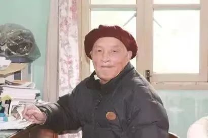 米乐M6 米乐纪念、传承!复旦校园里他的雕像揭幕(图3) 米乐M6 米乐纪念、传承!复旦校园里他的雕像揭幕(图3)