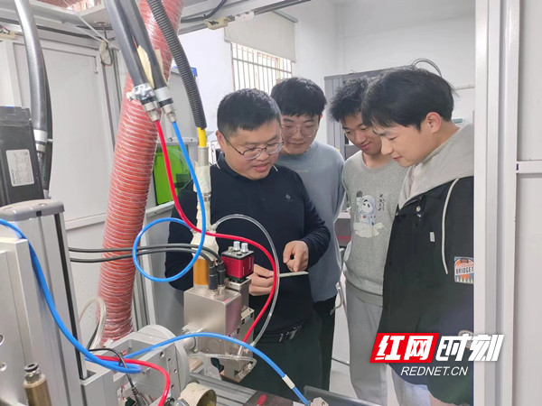 教师风采丨醉心科研投身制造强国授业传道践行立德树人——记长沙米乐M6 米乐理工大学副教授张明军(图3)