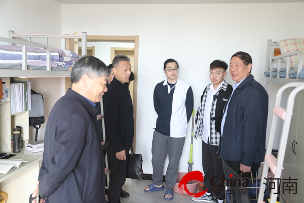 河南医学高等专科学校教学医院签约揭牌仪式在驻马店市第二人民医院举行(图5)