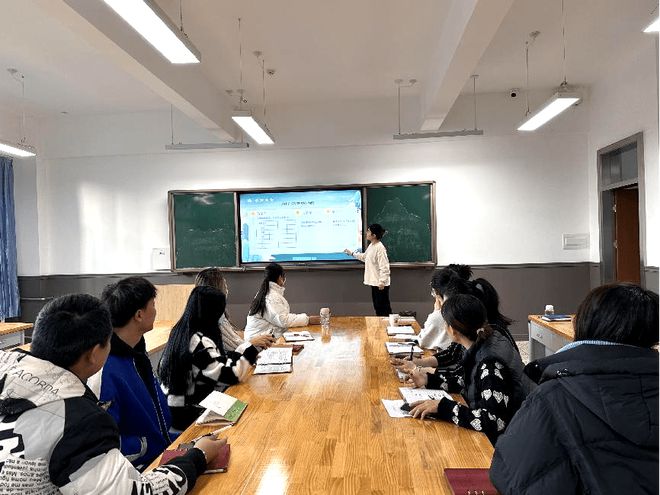聚焦核心素养 优化作业设计 迎东小学科任教研组开展专题教研活动(图2)