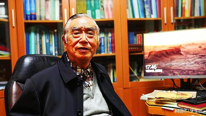 刷屏：全市中小学改成线岁的院士却骑三轮去搞科研(图2)