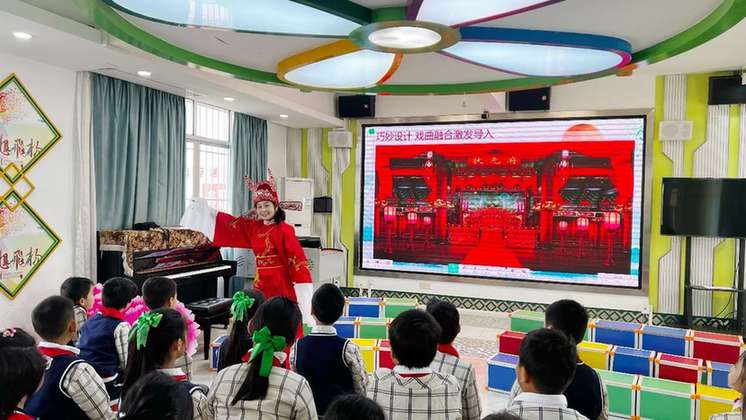 南宁市埌东小学：课题引航教研路 诗歌唱响经典曲(图4)