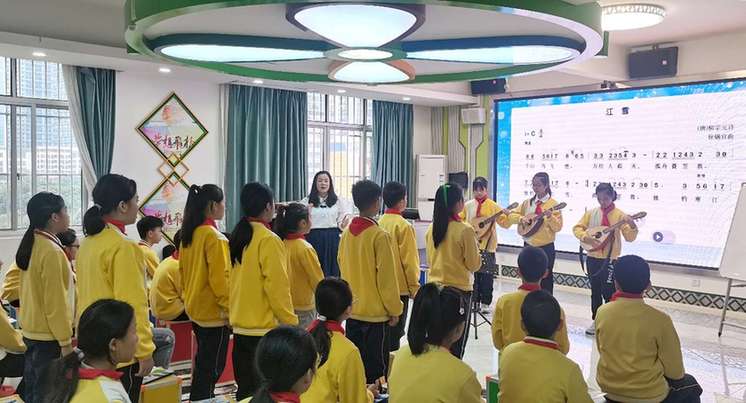 南宁市埌东小学：课题引航教研路 诗歌唱响经典曲(图5)