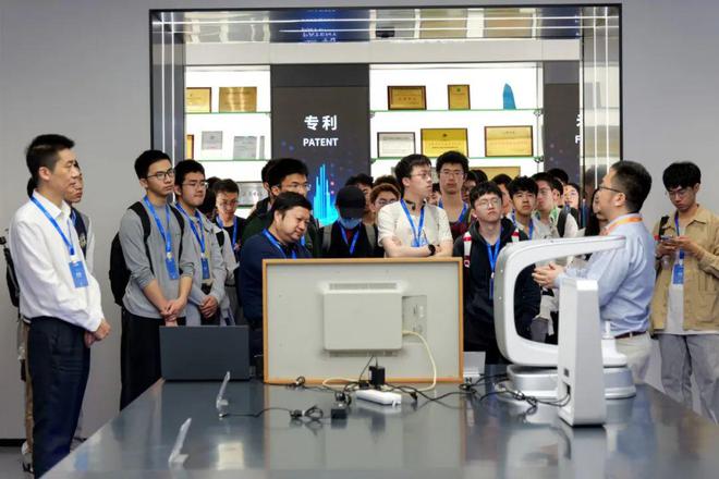 清华大学“因材施教”项目师生莅临亿道集团参观交流(图2)