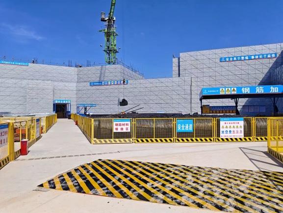 广州市国家级青少年足球训练基地教研楼封顶(图1)