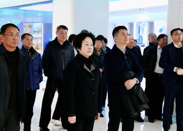 争创一流、对标先进！宝山区处级党政负责干部政治能力建设专题班赴苏州市、南通市学习考察(图7)