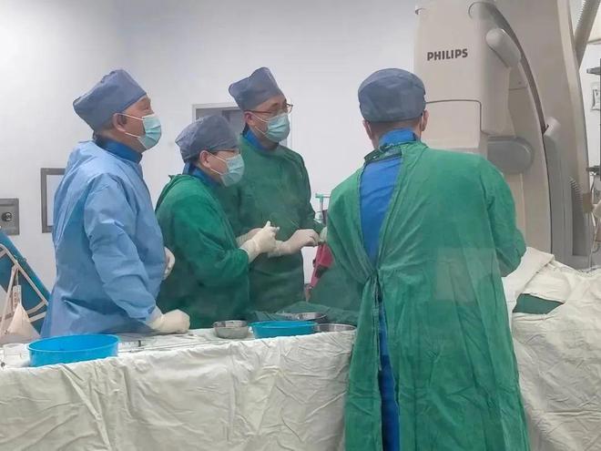 紧急！福建男子突发消化道大出血生死就在一瞬间！幸好遇到……(图1)
